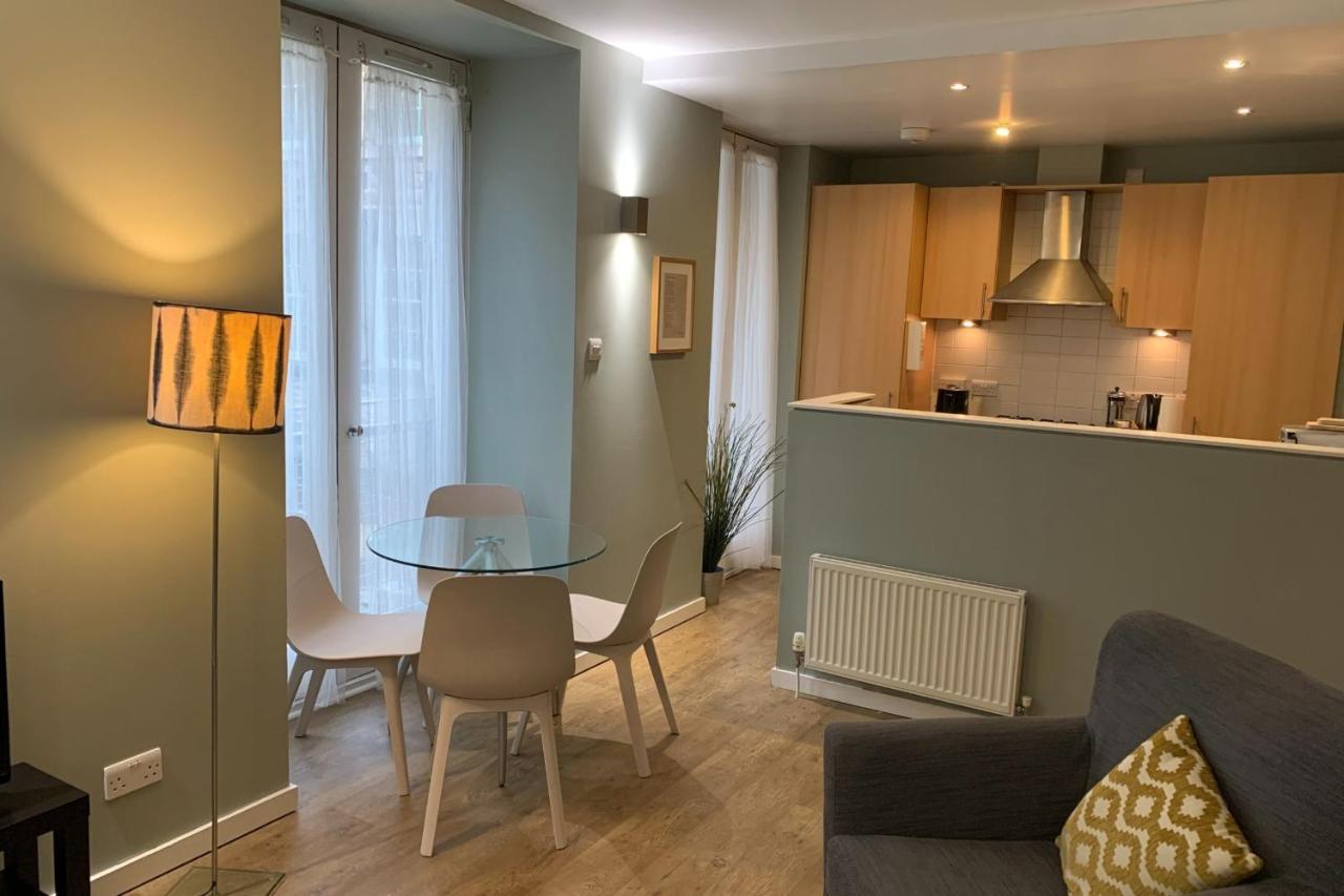 Bright And Stylish Apartment - Old Town Edimburgo Exterior foto